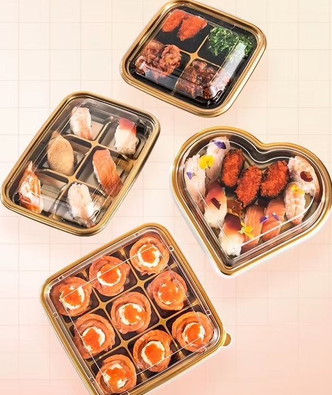 A Nine Grid PET buborékfóliás csomagolás mely tervezési jellemzői segítenek megakadályozni a tárgyak elmozdulását vagy összeütközését a rekeszekben?